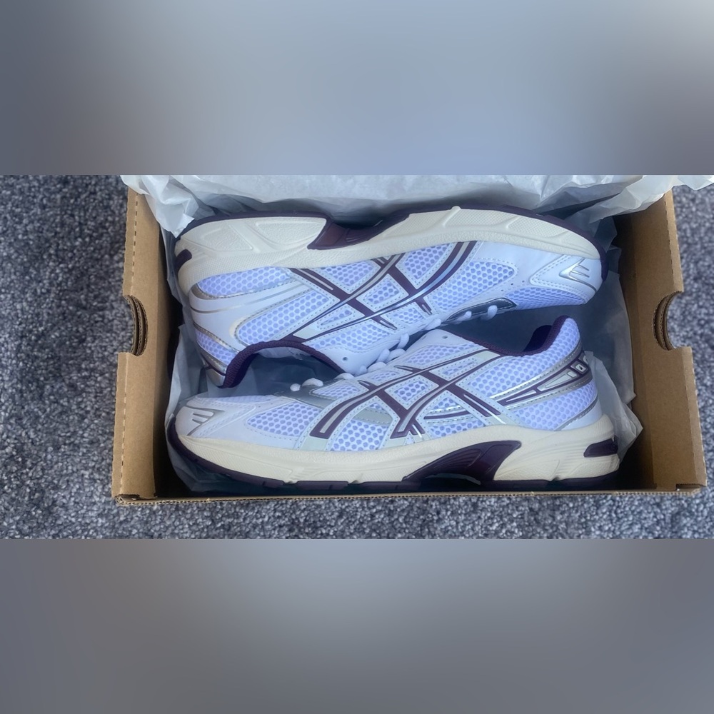 Women’s Size 8 1/2 ASICS Color White/Deep Plum